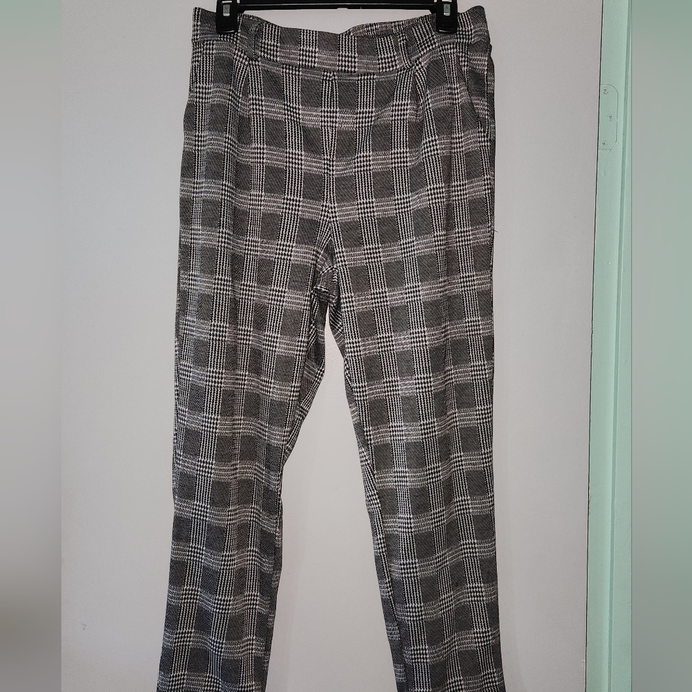 Pull on houndstooth print cropped pants
